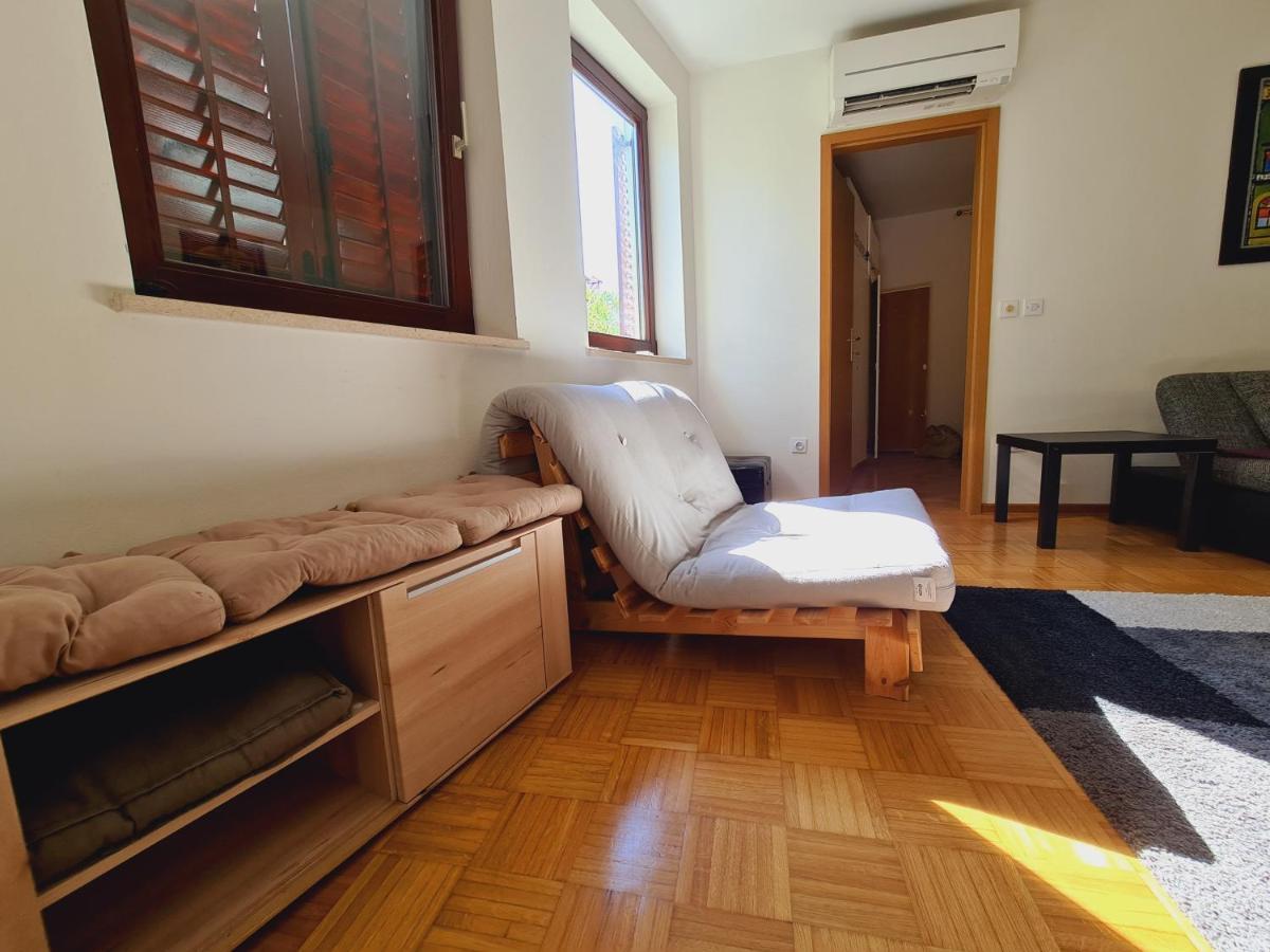 Izola Near The Sea Apartment Room photo